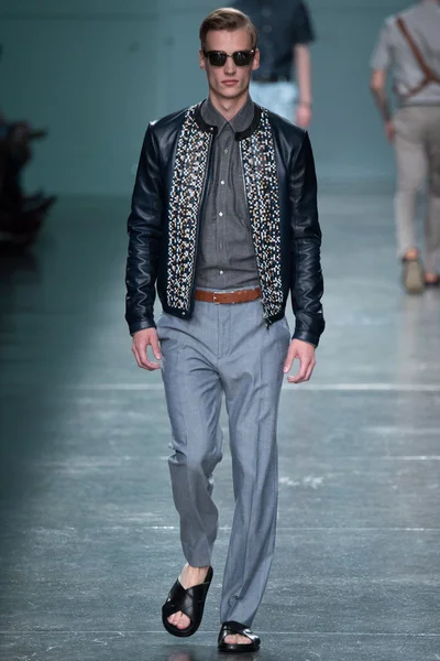 Look 28